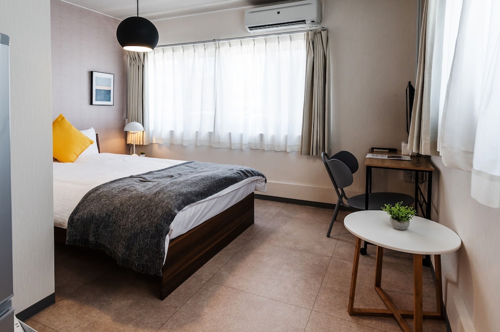 HALE HOTEL 那覇
