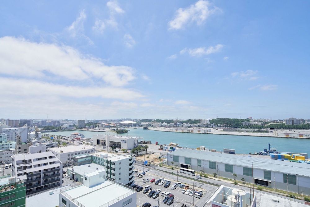 B/C HOTEL 那覇 レンタカー付ホテル 那覇