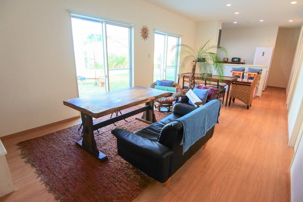 GUEST HOUSE HOLOHOLO BEACH SIDE 那覇
