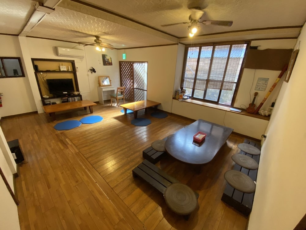 GUEST HOUSEBASE OKINAWA 那覇