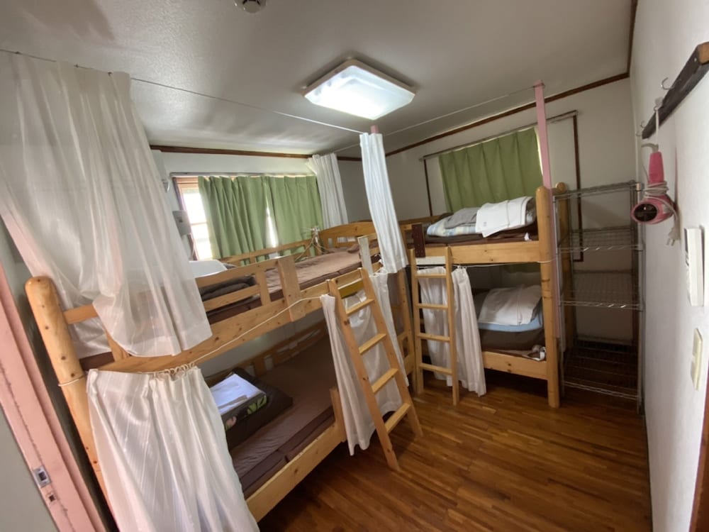 GUEST HOUSEBASE OKINAWA 那覇