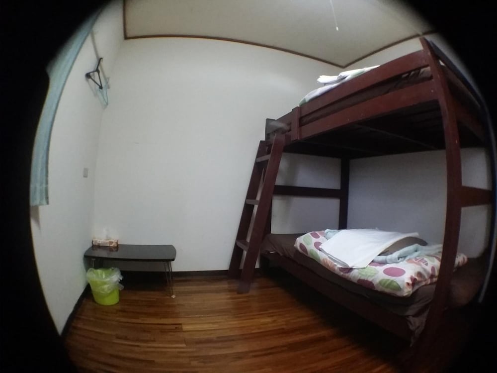 GUEST HOUSEBASE OKINAWA 那覇