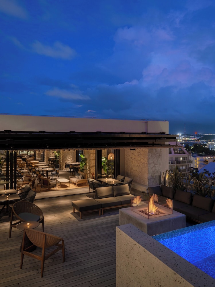 THE NEST那覇 那覇