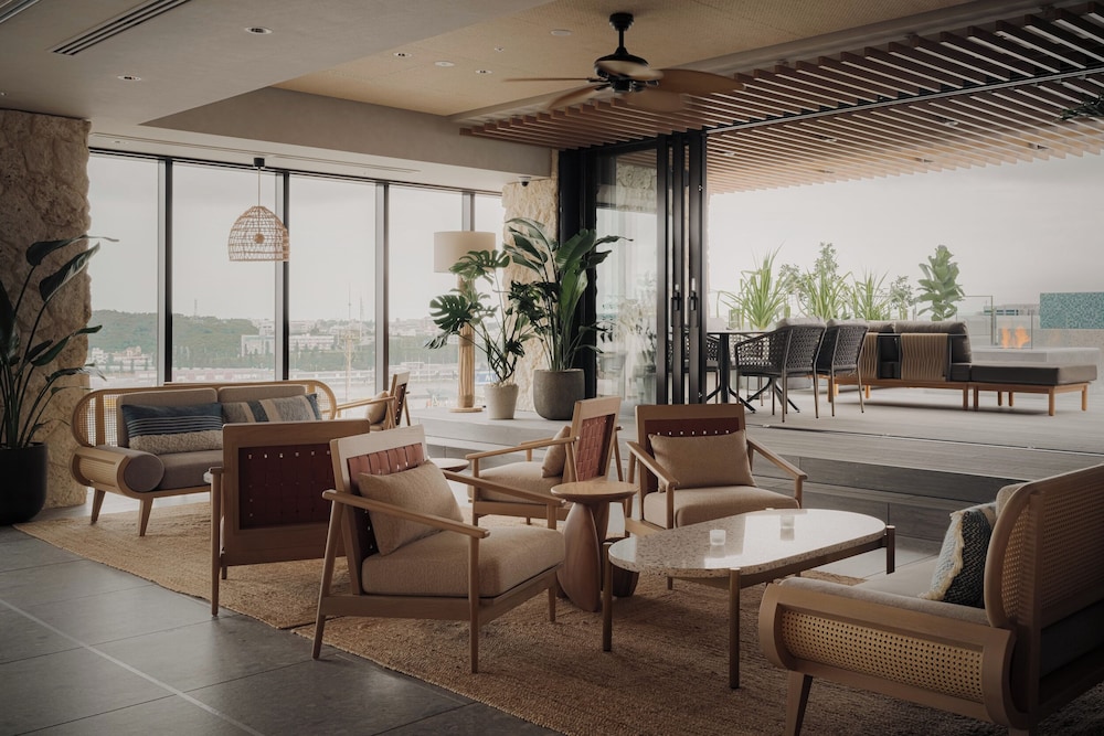 THE NEST那覇 那覇