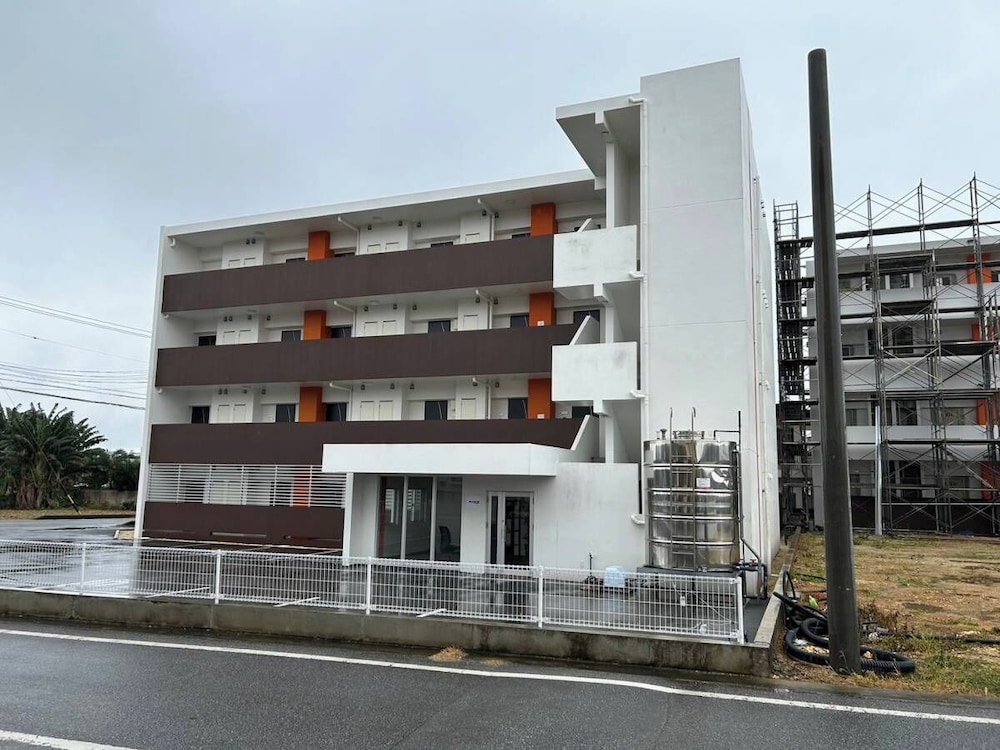 MR.KINJO IN エスポワール与那覇ビル 那覇