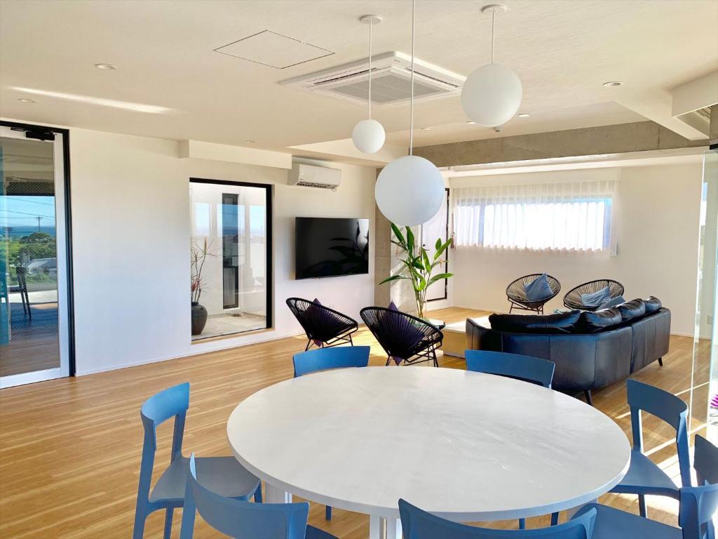 CONDOMINIUM 紅-BIN- 那覇