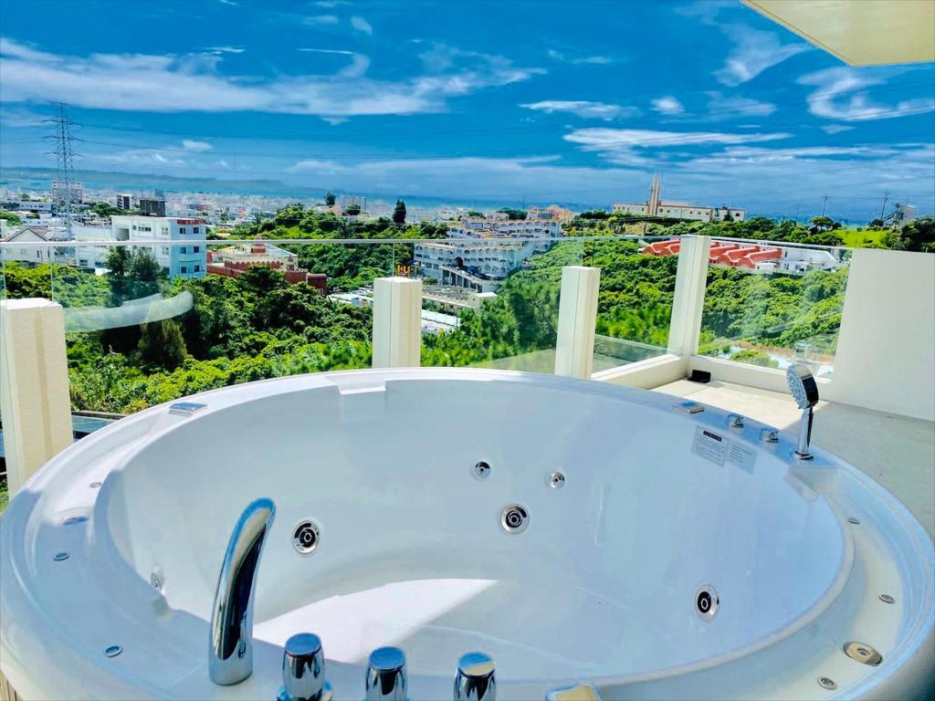 CONDOMINIUM 紅-BIN- 那覇