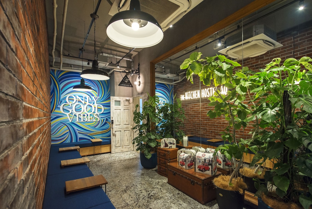 THE KITCHEN HOSTEL AO ザ キッチンホステル アオ 那覇
