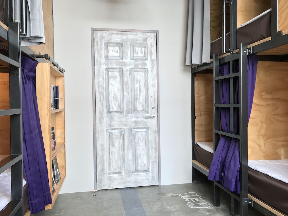 THE KITCHEN HOSTEL AO ザ キッチンホステル アオ 那覇