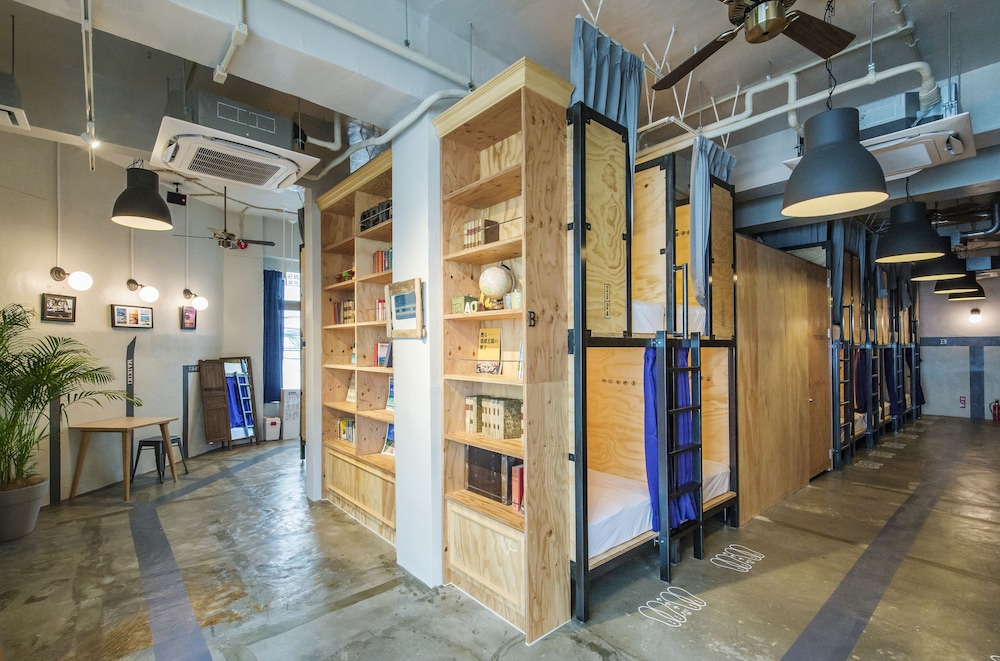 THE KITCHEN HOSTEL AO ザ キッチンホステル アオ 那覇