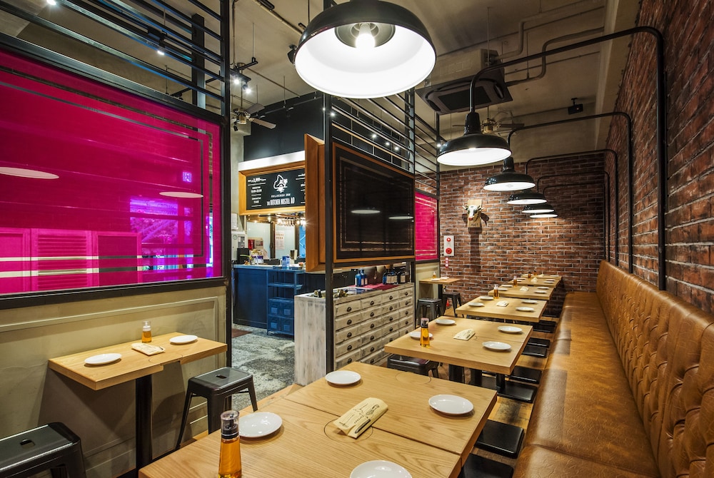 THE KITCHEN HOSTEL AO ザ キッチンホステル アオ 那覇