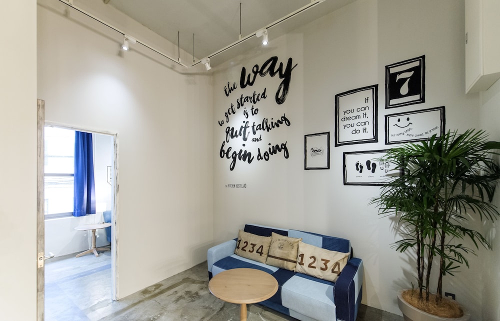 THE KITCHEN HOSTEL AO ザ キッチンホステル アオ 那覇