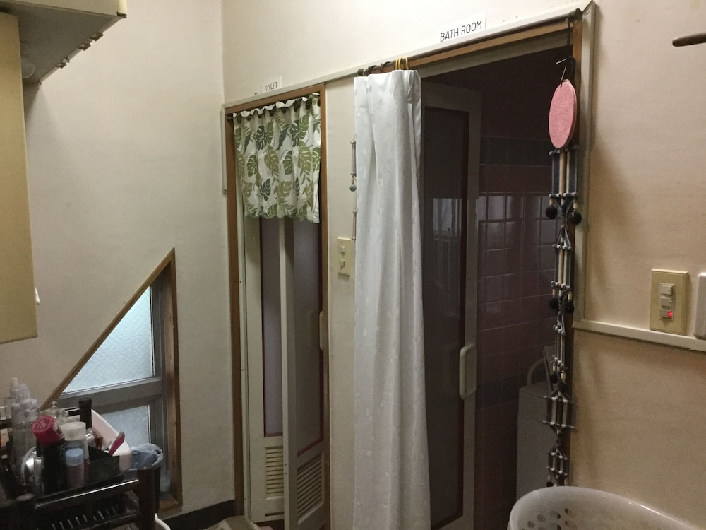 女性専用ゲストハウス 宿や 潮水 那覇