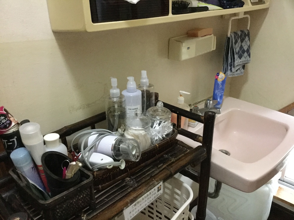 女性専用ゲストハウス 宿や 潮水 那覇
