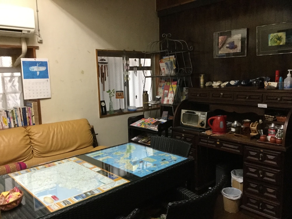 女性専用ゲストハウス 宿や 潮水 那覇