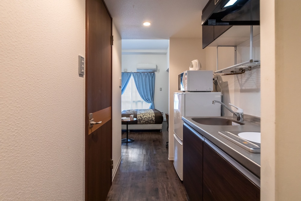 MR.KINJO EMINENCE INN 前島 那覇