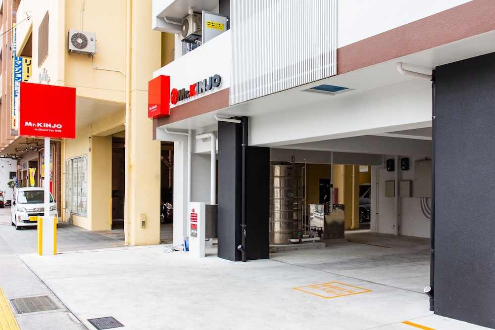 MR.KINJO IN SHANTI VAN 壺川駅 那覇