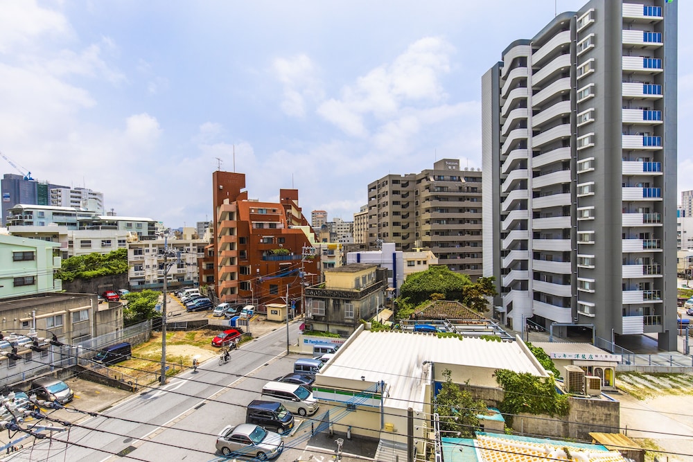 MR.KINJO IN NICA’S 牧志駅 那覇