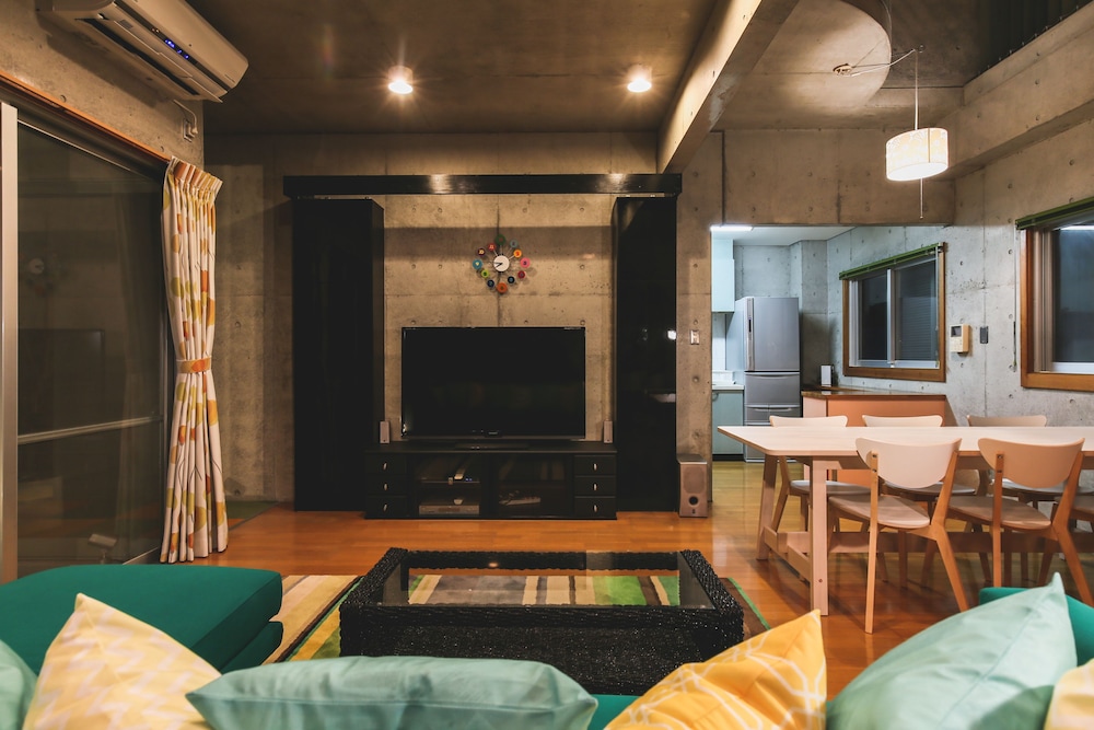 AMUSE VILLA KONFORTA 那覇