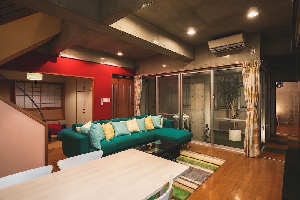 AMUSE VILLA KONFORTA 那覇