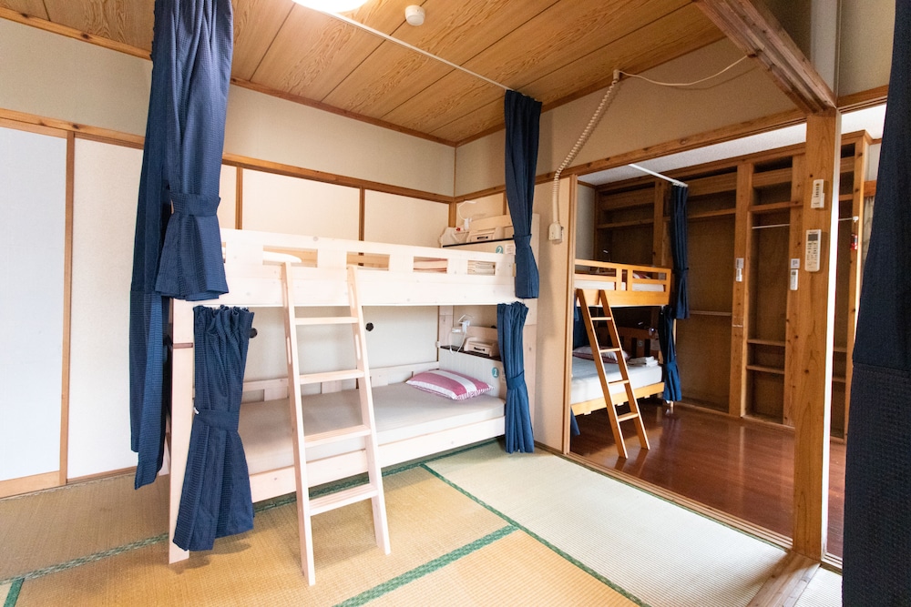 ALL FRIENDS GUEST HOUSE 那覇