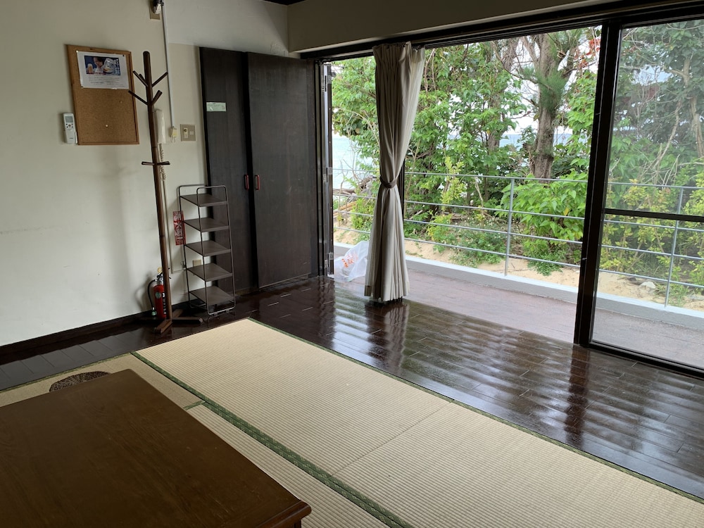 オン ザ ビーチ ルー 那覇