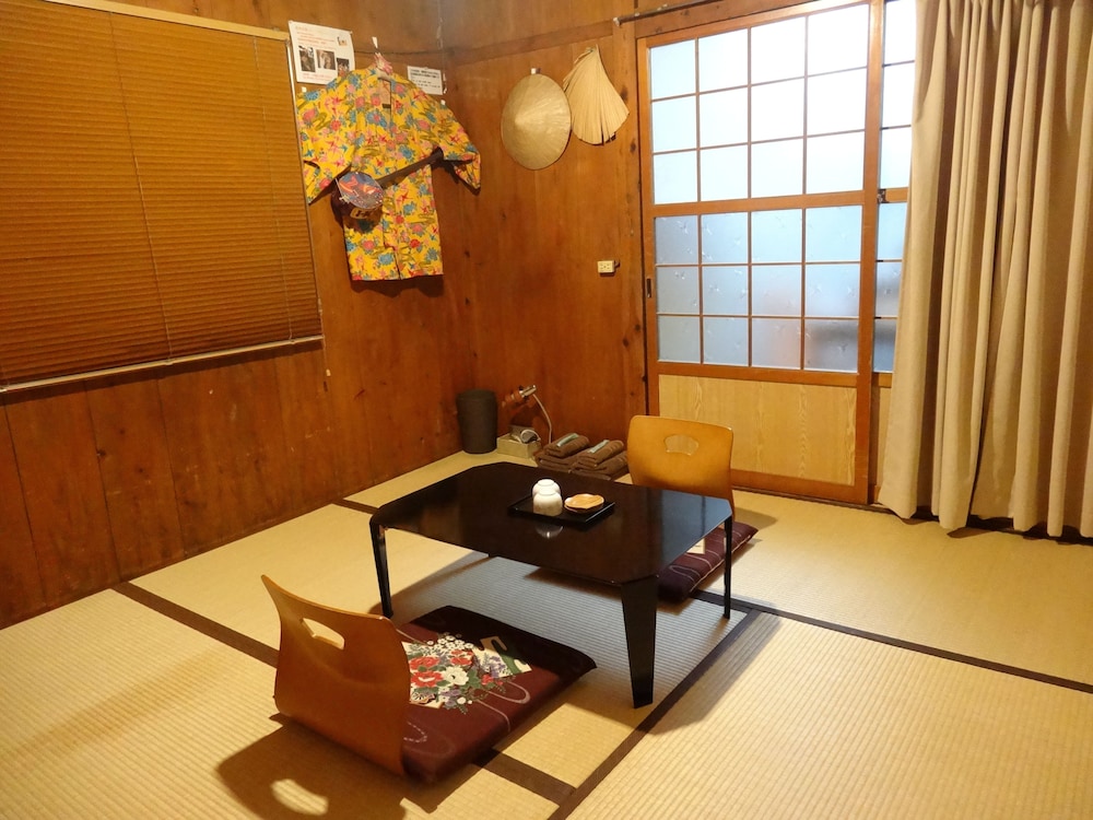 ごーやー荘 那覇