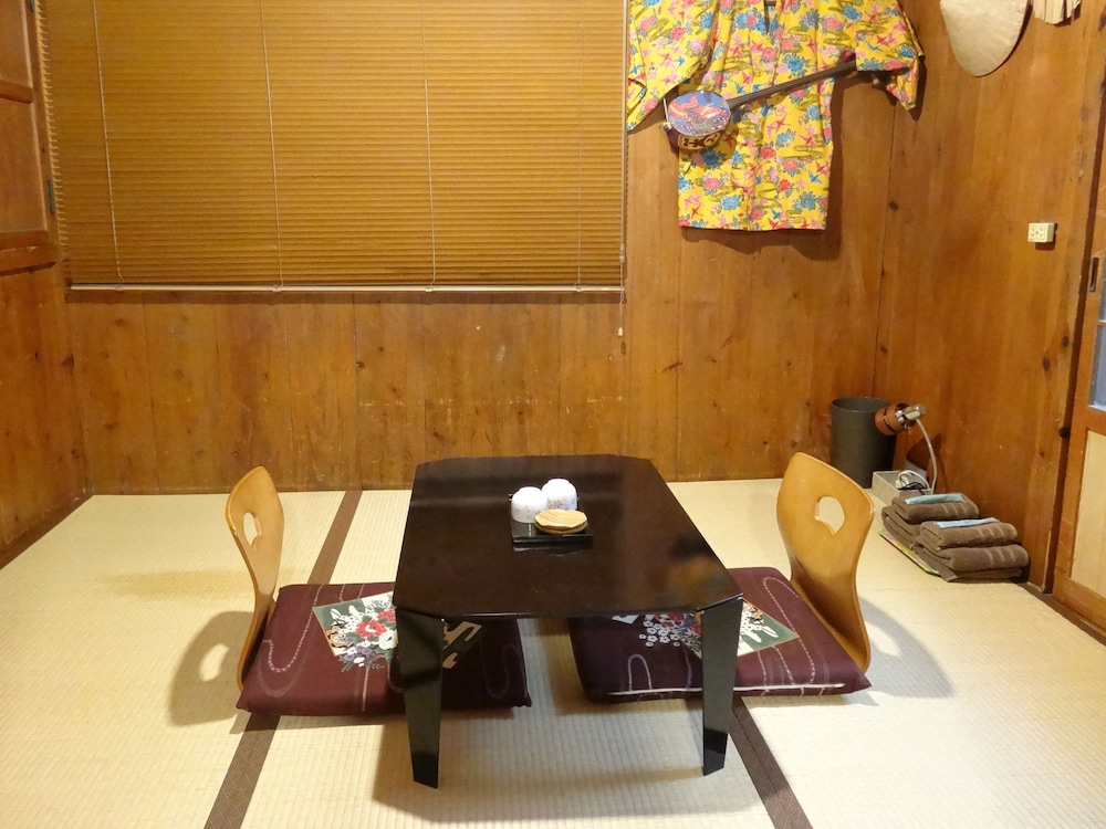 ごーやー荘 那覇