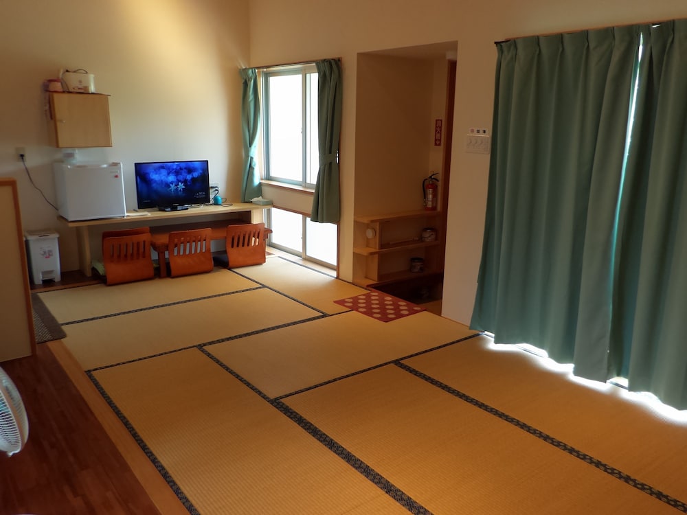 素泊まりの宿 かえるやぁ 那覇
