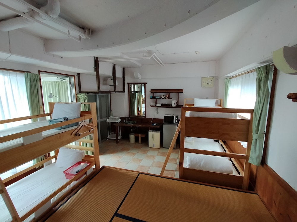 BUZZ RESORT 那覇