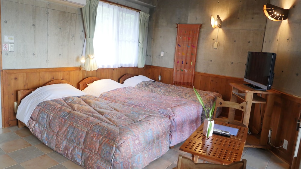 BUZZ RESORT 那覇