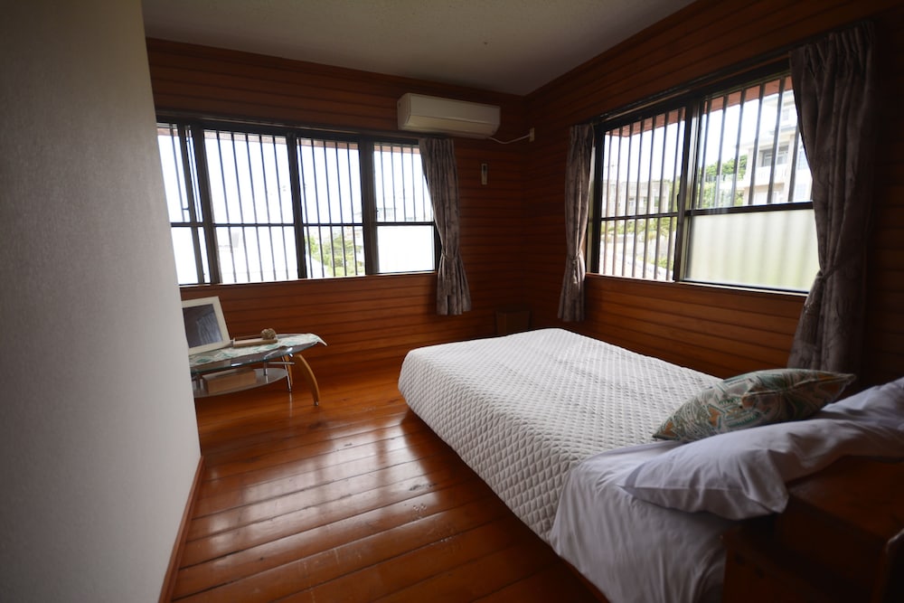 BUZZ RESORT 那覇