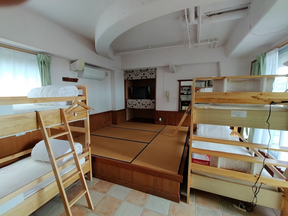 BUZZ RESORT 那覇