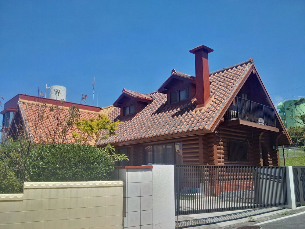 BUZZ RESORT 那覇