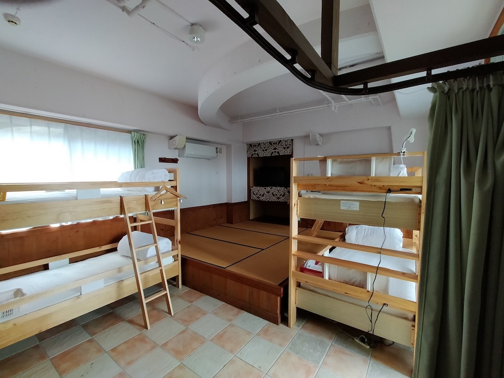 BUZZ RESORT 那覇