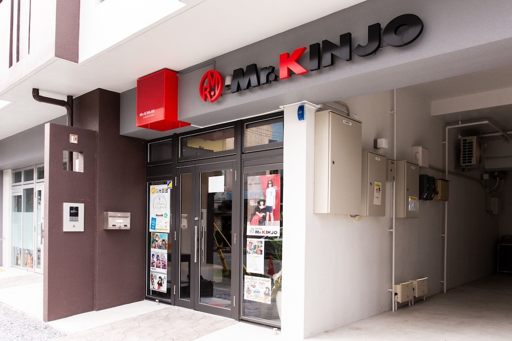 MR.KINJO IN NISHIZAKI 那覇