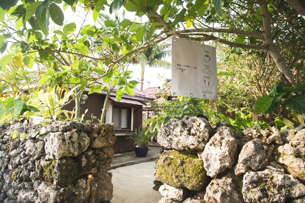 ちいさな島宿 CAGO 那覇