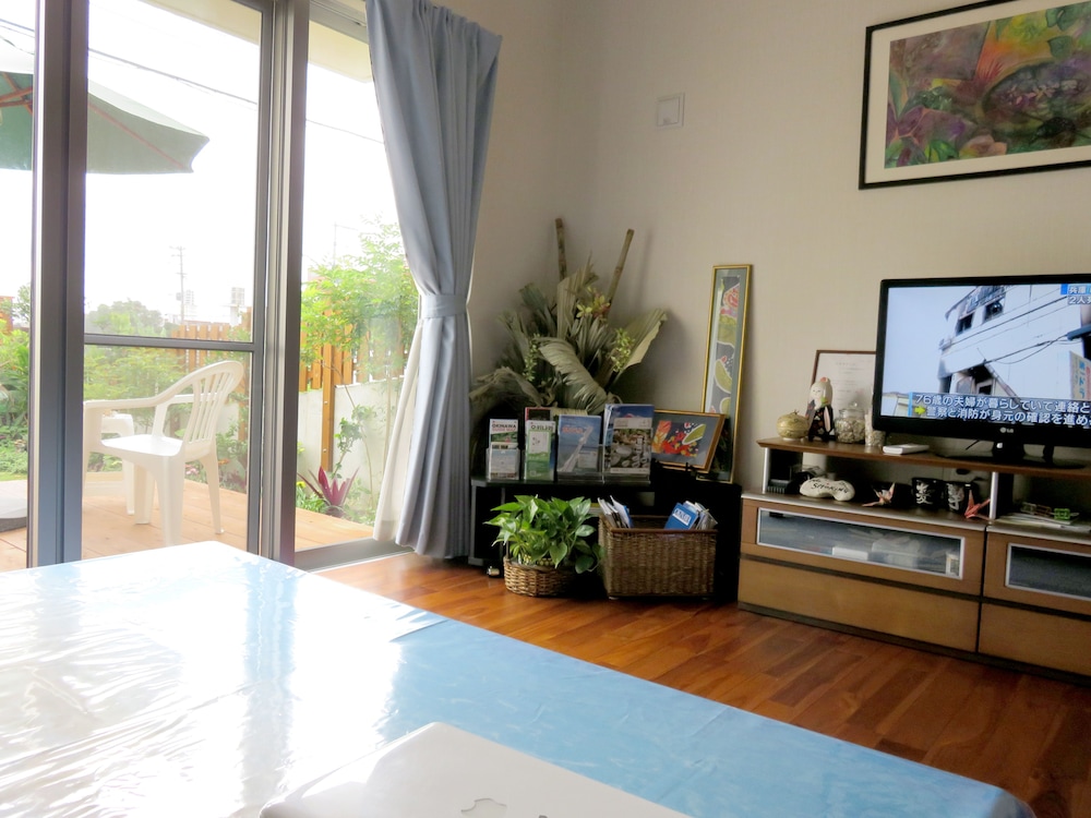 OKINAWA GUEST HOUSE URIZUN 那覇