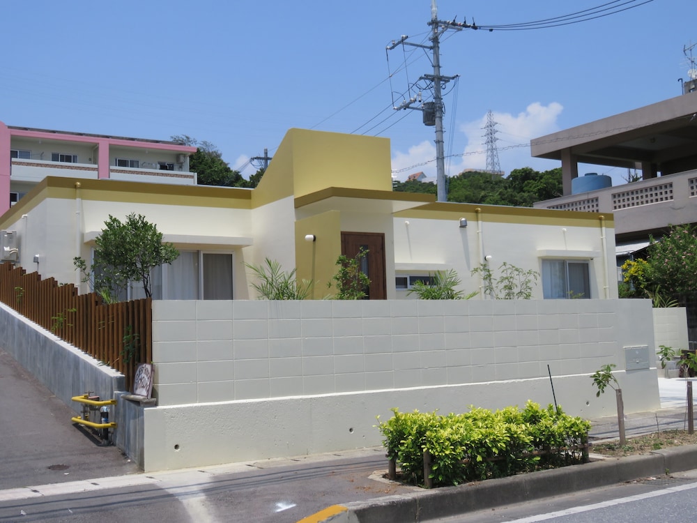 OKINAWA GUEST HOUSE URIZUN 那覇