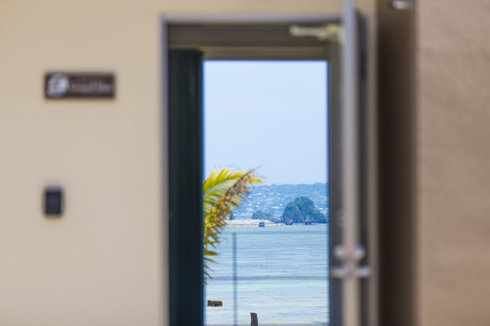 BEACH SIDE RESORT GRAND BLUE OKINAWA 那覇