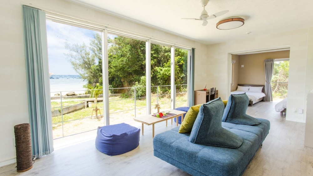BEACH SIDE RESORT GRAND BLUE OKINAWA 那覇