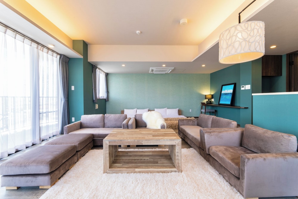 BREAKY HOTEL 那覇