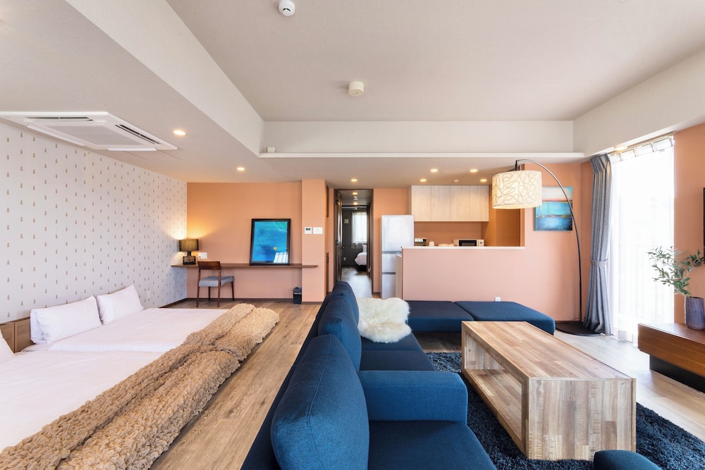 BREAKY HOTEL 那覇