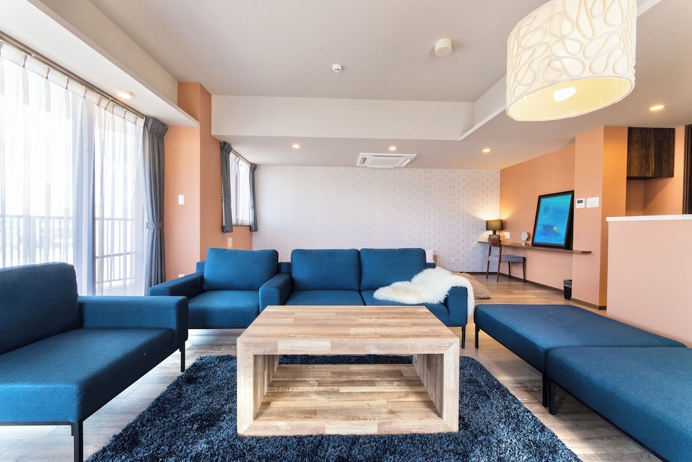 BREAKY HOTEL 那覇
