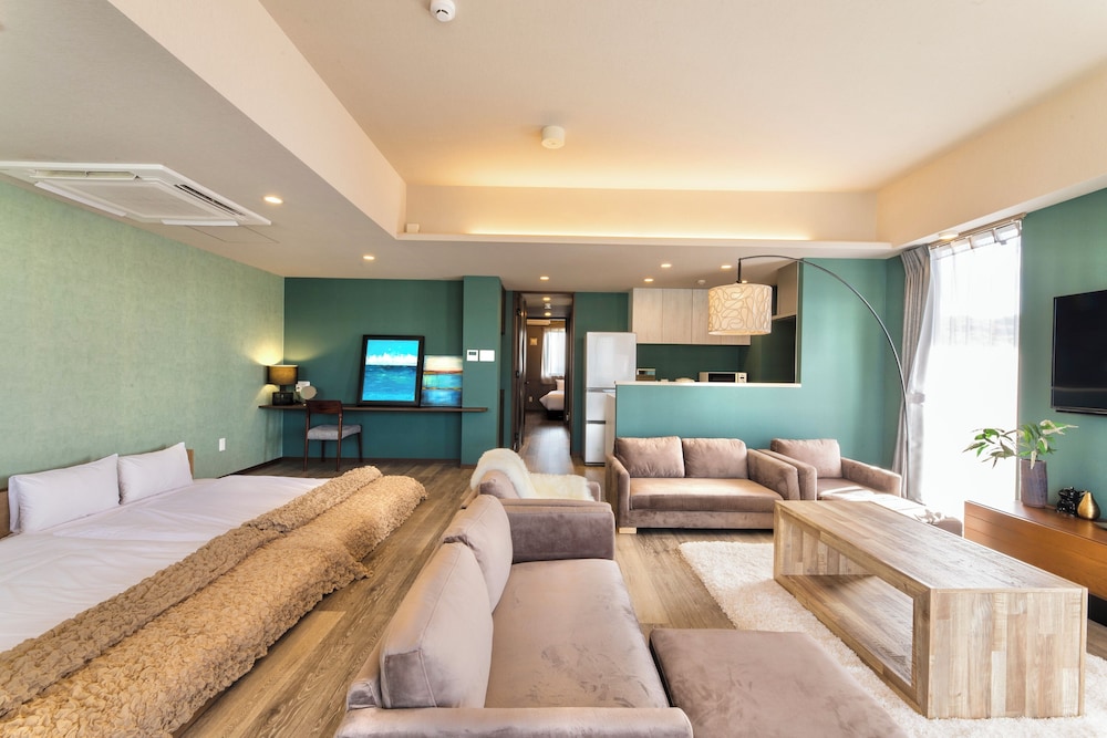 BREAKY HOTEL 那覇