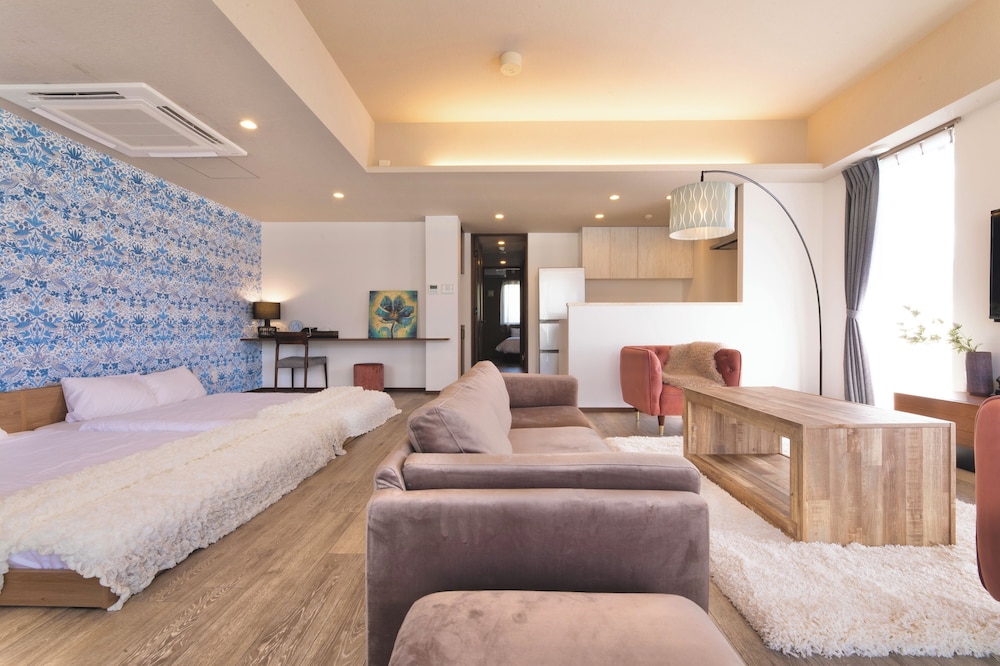 BREAKY HOTEL 那覇
