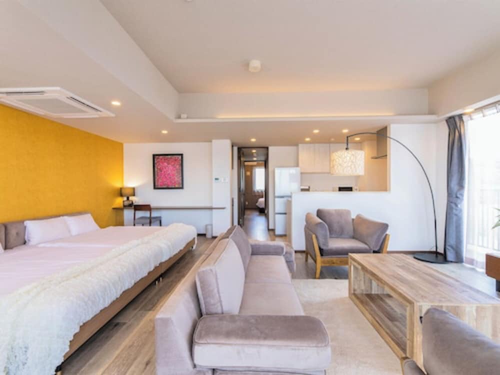 BREAKY HOTEL 那覇