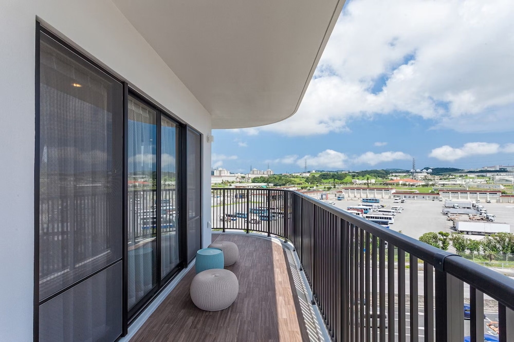 BREAKY HOTEL 那覇
