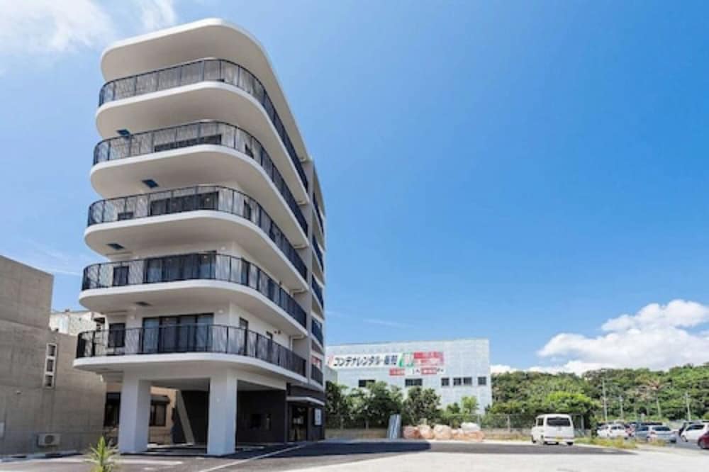 BREAKY HOTEL 那覇