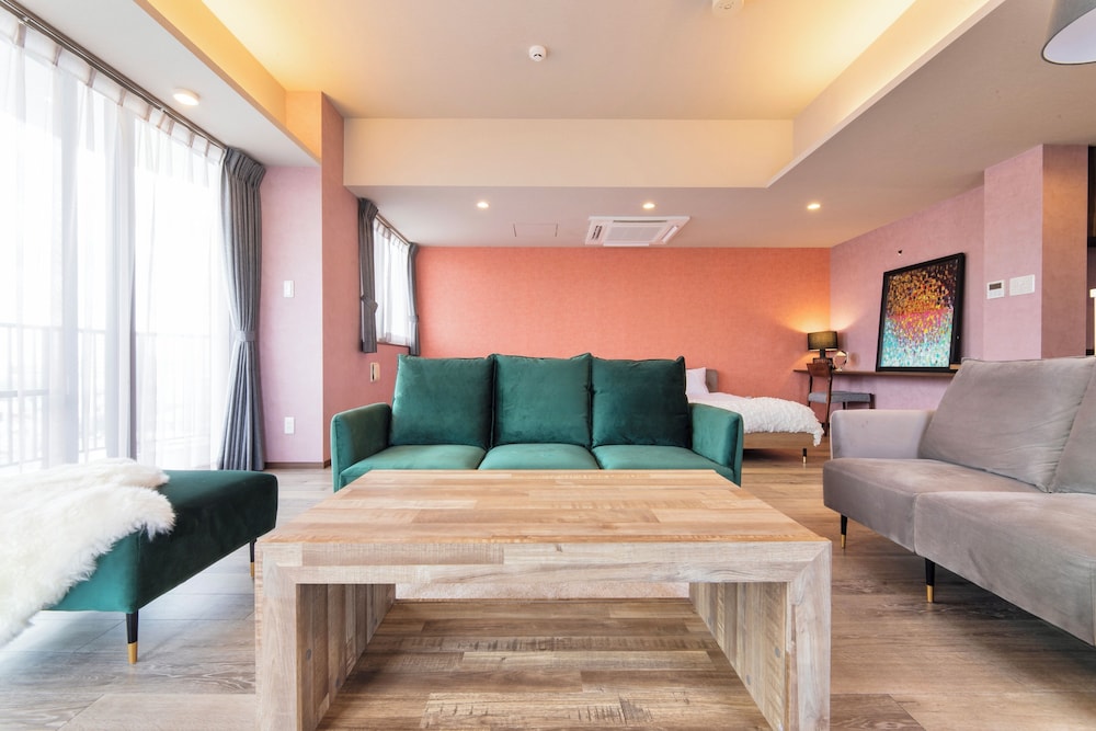 BREAKY HOTEL 那覇